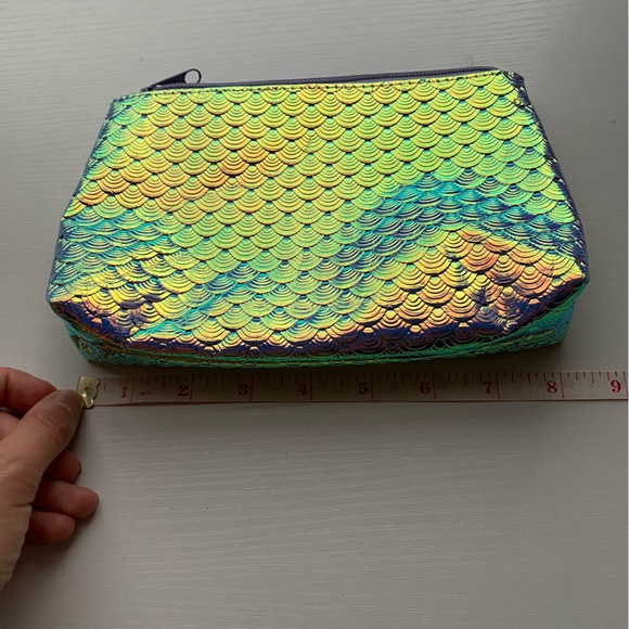 Mermaid Iridescent Rainbow Oil Slick Travel Bag Toiletry Bag - Picture 7 of 7